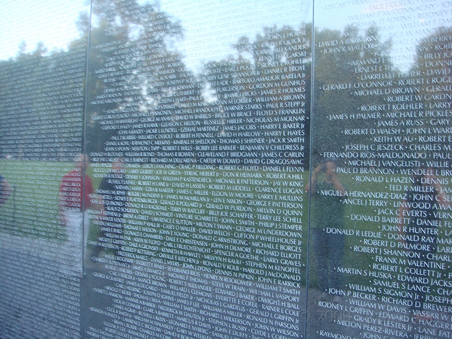 Washington DC [2009 July 03] 210.JPG - Scenes from The Vietnam Veterans Memorial